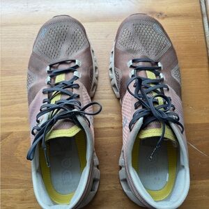 Women’s On Cloud X Size 9.5 Sand Colored